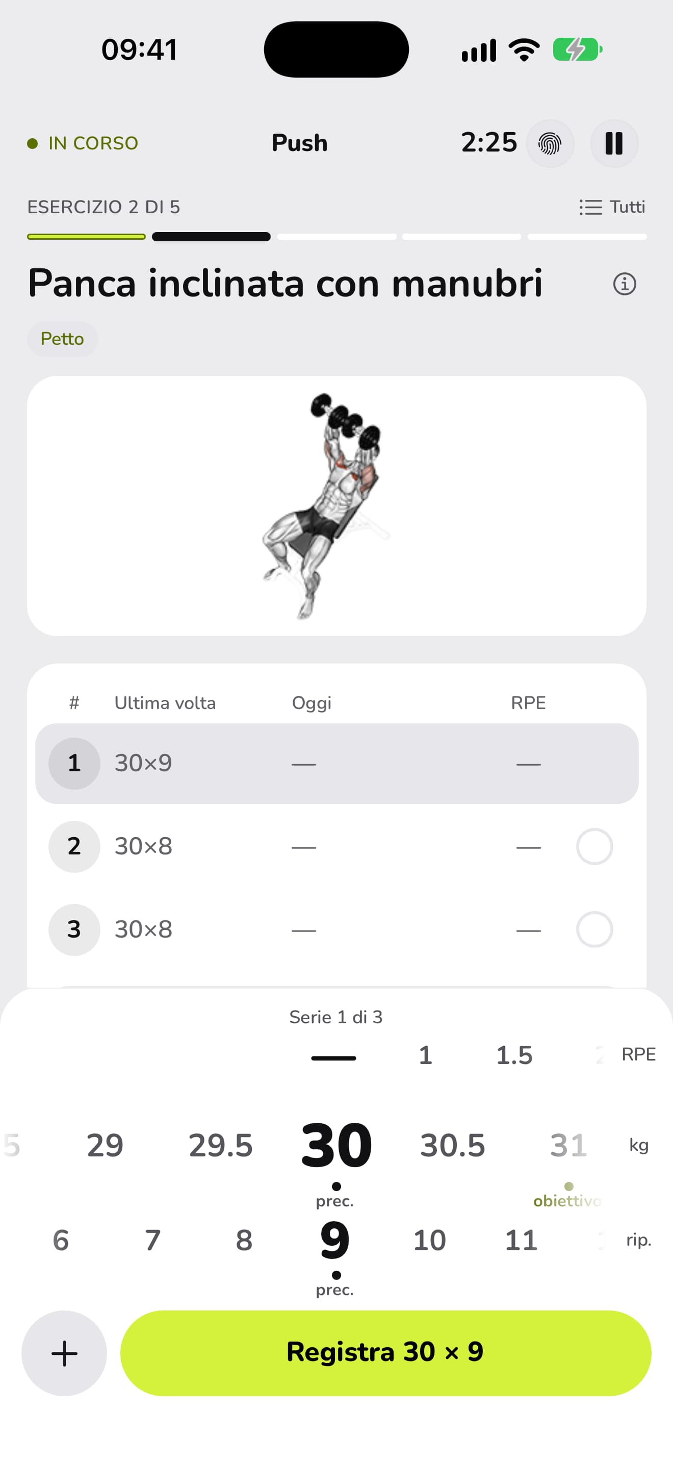 Il secondo esercizio di un allenamento in WaveFit, Panca inclinata con manubri, con la sua animazione e le serie dell'ultima volta.